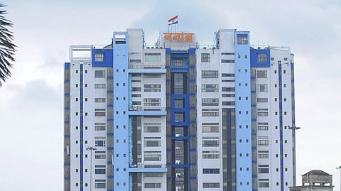 यूनिवर्सिटी स्टाफ ट्रांसफर और पारिश्रमिक बढ़ोतरी को मंजूरी