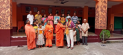 शारदा रामकृष्ण सेवाश्रम में सम्मान समारोह
