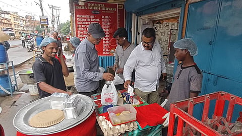 जांच अभियान चलाते विभाग के अधिकारी 