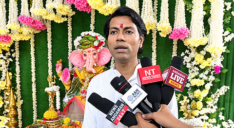 समाचार 2: फोटो में मीडिया से बातचीत करते हुए शेफ अश्वर पाल सिंह।