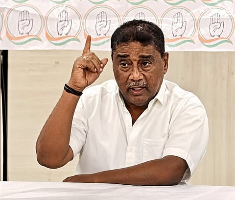 समाचार 5
फोटो कैप्शन: फोटो में अंडमान और निकोबार प्रशासन की अभियान समिति के अध्यक्ष टीएसजी भास्कर को दिखाया गया है।
