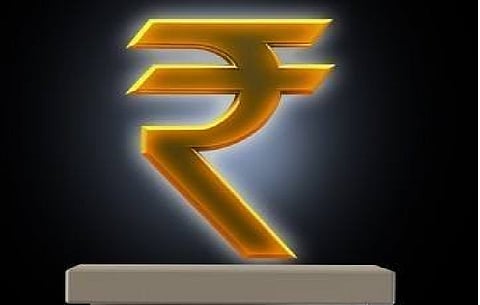 हालांकि, अमेरिकी डॉलर में कमजोरी ने रुपये की गिरावट को कुछ हद तक सीमित रखा।