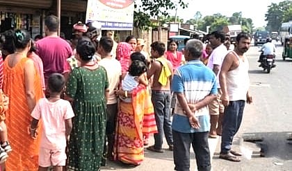 पति की प्रेमिका पर पत्नी का ब्लेड से हमला