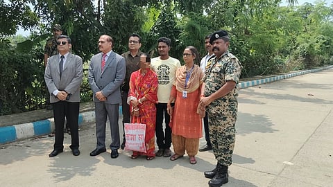 घोझाडांगा आउटपोस्ट पर बीएसएफ और भारत के राजनयिक
