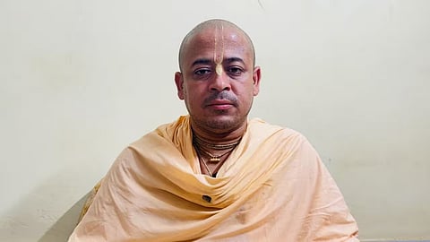 Hindu leader imprisoned in Bangladesh granted parole for mother's last rites
