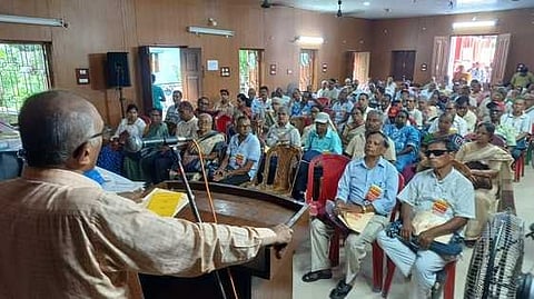 बैठक में शामिल गण मान्य लोग