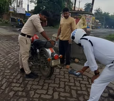 प्रेशर हॉर्न और ट्रैफिक नियमों के उल्लंघन को लेकर अभियान