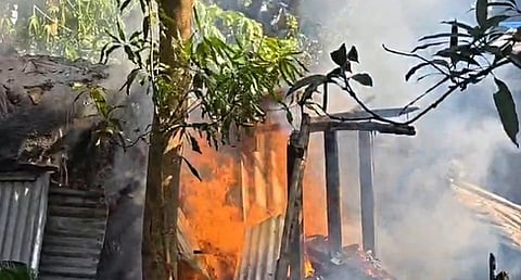 बाबूपाड़ा में घर में लगी भीषण आग, सिलेंडर फटने से युवक घायल
