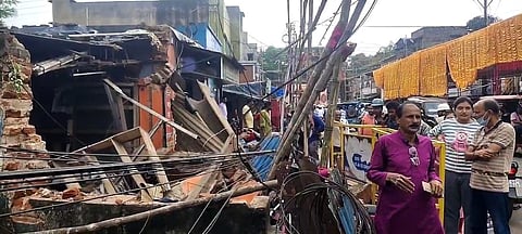 बांकुड़ा में विधायक का पुराना कार्यालय ढहा