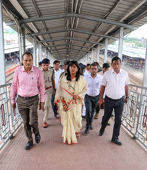 जीएम ने कोलकाता स्टेशन का किया निरीक्षण