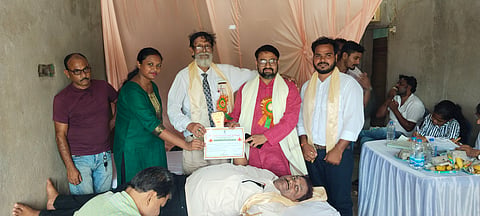 निःशुल्क स्वास्थ्य शिविर व रक्तदान शिविर का आयोजन 