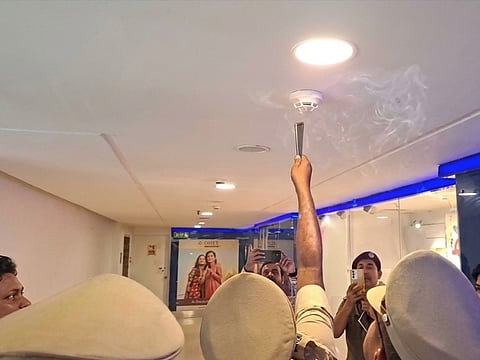 कॉसमॉस मॉल में दमकल विभाग की जांच, फायर सेफ्टी इंतजाम परखी