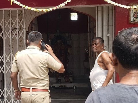 मंदिर में चोरी से मचा हड़कंप, चांदी की तलवार ले उड़े चोर