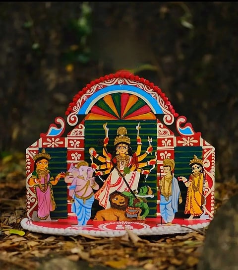 पूजा पंडाल में सजी मां दुर्गा की प्रतिमा
