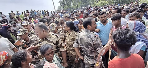 कोयला चोरों के दल की महिलाओं ने सुरक्षा टीम पर किया हमला