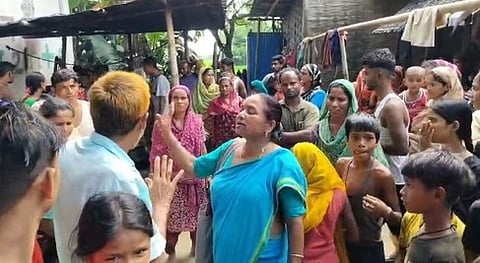 आंगनबाड़ी केंद्र में विरोध, महिलाओं का हंगामा