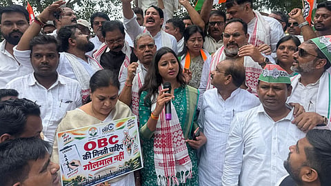 रांची में कांग्रेस के सदस्यों ने लोक भवन तक मार्च निकाला