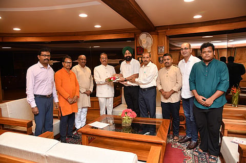 अखिल भारतीय विद्यार्थी परिषद के प्रतिनिधिमंडल ने लोक निवास में उपराज्यपाल डॉ. दिनेश शर्मा से शिष्टाचार भेंट की।
