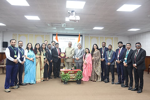 आईआईएस प्रशिक्षु अधिकारियों ने राज्यपाल से की शिष्टाचार भेंट