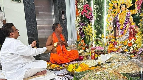 नवान्न में सीएम ने भगवान विश्वकर्मा की पूजा अर्चना की 