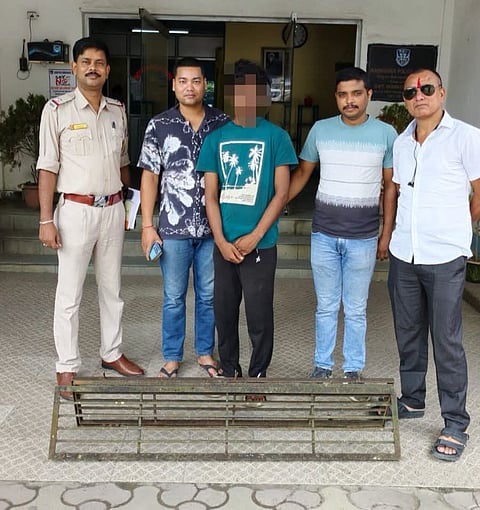 चोरी की दो लोहे की ग्रिल बरामद, युवक गिरफ्तार