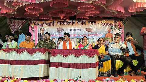 करम पूजा के दौरान ली गई तस्वीर 