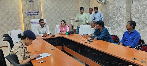 जानकारी देते SDM साधन देबनाथ 