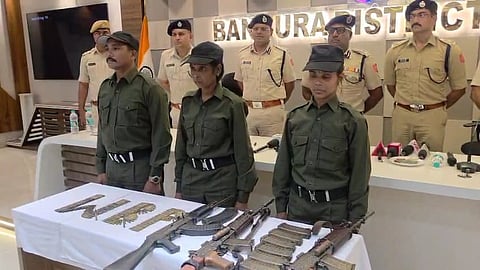 सरेंडर करने वाले माओवादी