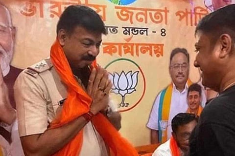 भाजपा के कार्यक्रम में वर्दी में पहुंचे ओसी, गेरुआ उत्तरीय स्वीकार करने पर कार्रवाई