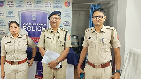 जानकारी देते एसीपी जयंता कुमार साहा 