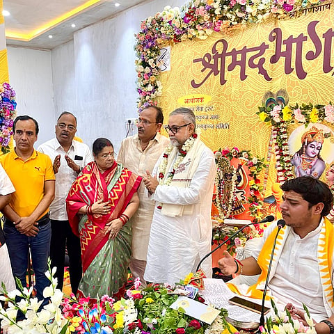 श्रीमद्भागवत कथा में मौजूद मंत्री तापस राय