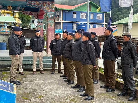 मंगन पुलिस ने यातायात प्रबंधन और सड़क सुरक्षा तैयारियों की समीक्षा की

