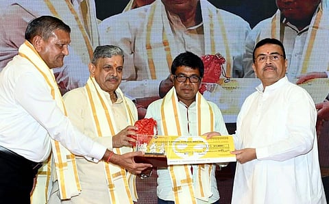 राम-शरद कोठारी स्मृति संघ  ओर से आयोजित कार्यक्रम में सीएम शुभेंदु अधिकारी और आरएसएस के सह सरकार्यवाह दत्तात्रेय होसबाले