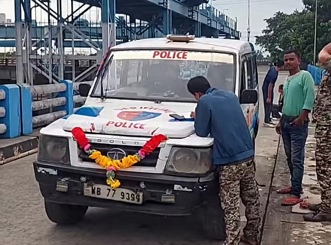 फूलबाड़ी बैराज में मिला अज्ञात परिचय के व्यक्ति का शव