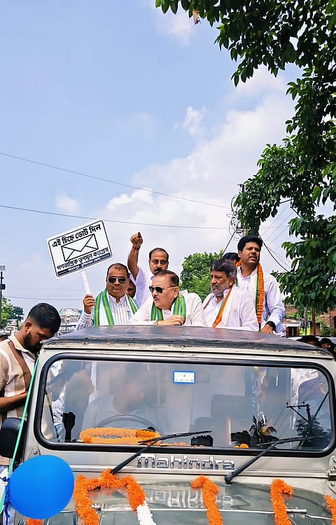 रोड शो करते मदन मित्रा 