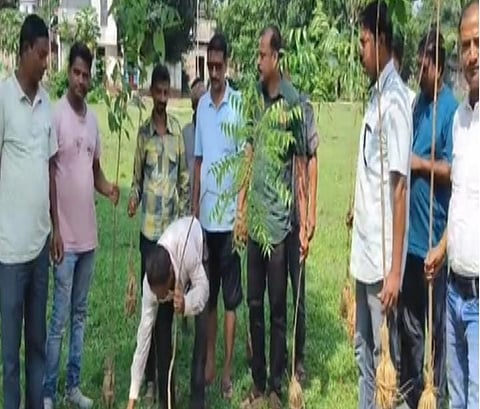 सेवा संकल्प अभियान के तहत इस्लामपुर में पौधरोपण