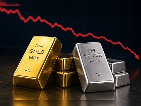 Gold Falls ₹2,600, Silver Slumps ₹5,000