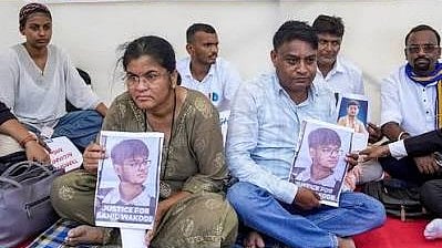  छात्र साहिल वाकोडे के माता-पिता अपनी मांगों को लेकर भूख हड़ताल के तीसरे दिन भी अडिग