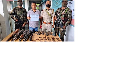 
हथियारों के साथ व्यक्ति गिरफ्तार, चार पिस्तौल बरामद