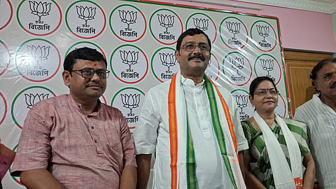 लोगों को संबोधित करते राहुल सिन्हा 