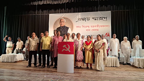 भाजपा की गोद में बैठने के बजाय अगर खिलाफ बोलें तो बेहतर होगा