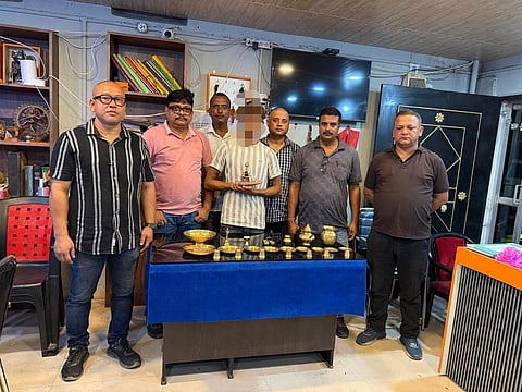 घर से चांदी की मूर्तियां चोरी, एक गिरफ्तार