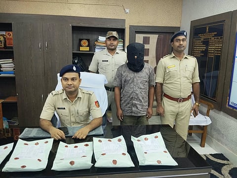 पुलिस की गिरफ्त में हेरोइन तस्कर 