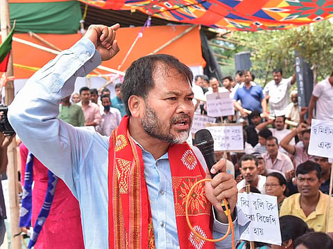 
बाढ़ मुआवजे पर अड़े अखिल गोगोई, सत्याग्रह जारी रखने का ऐलान
