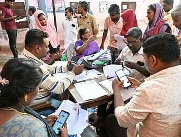 सुरक्षा को लेकर BLO चिंतित, चुनाव आयोग से मांगी सुरक्षा