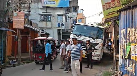 फंसा हुआ पेट्रोल टैंकर 