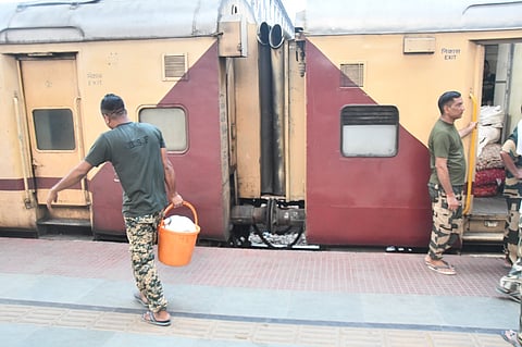 रेलवे अतिरिक्त यात्री भीड़ को कम करने के लिए एकतरफा विशेष ट्रेन चलाएगा