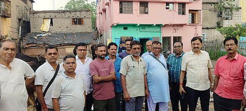 प्रदर्शन करते मिनि मार्केट -2 के दुकानदार