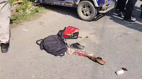 ई-रिक्शा पलटने से नर्सरी की छात्रा की मौत, कई बच्चे घायल
