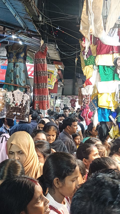 संडे बना ''सुपर संडे'', बाजार में उमड़ी खरीदारों की उमड़ी भीड़